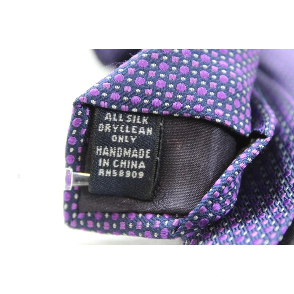 Roundtree & Yorke Purple Geometric Micro Dot Silk Handmade Tie RN58909